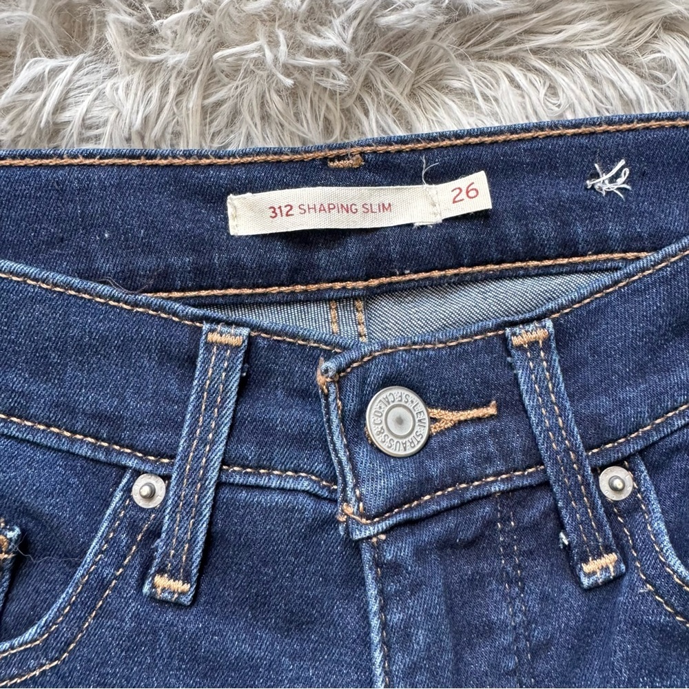 SOLD ❌Levi’s 312 Shaping Slim Dark Wash Jeans 26 Cotton Blend - Picture 2 of 6